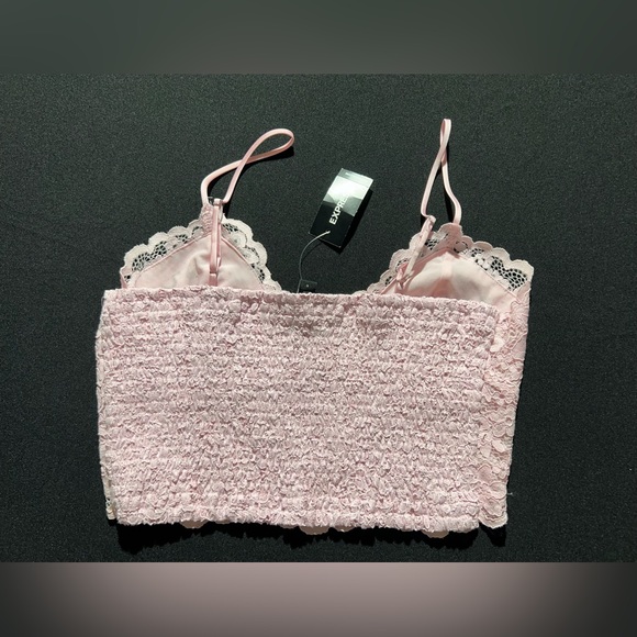 Cute pink floral crop top! - Picture 3 of 4